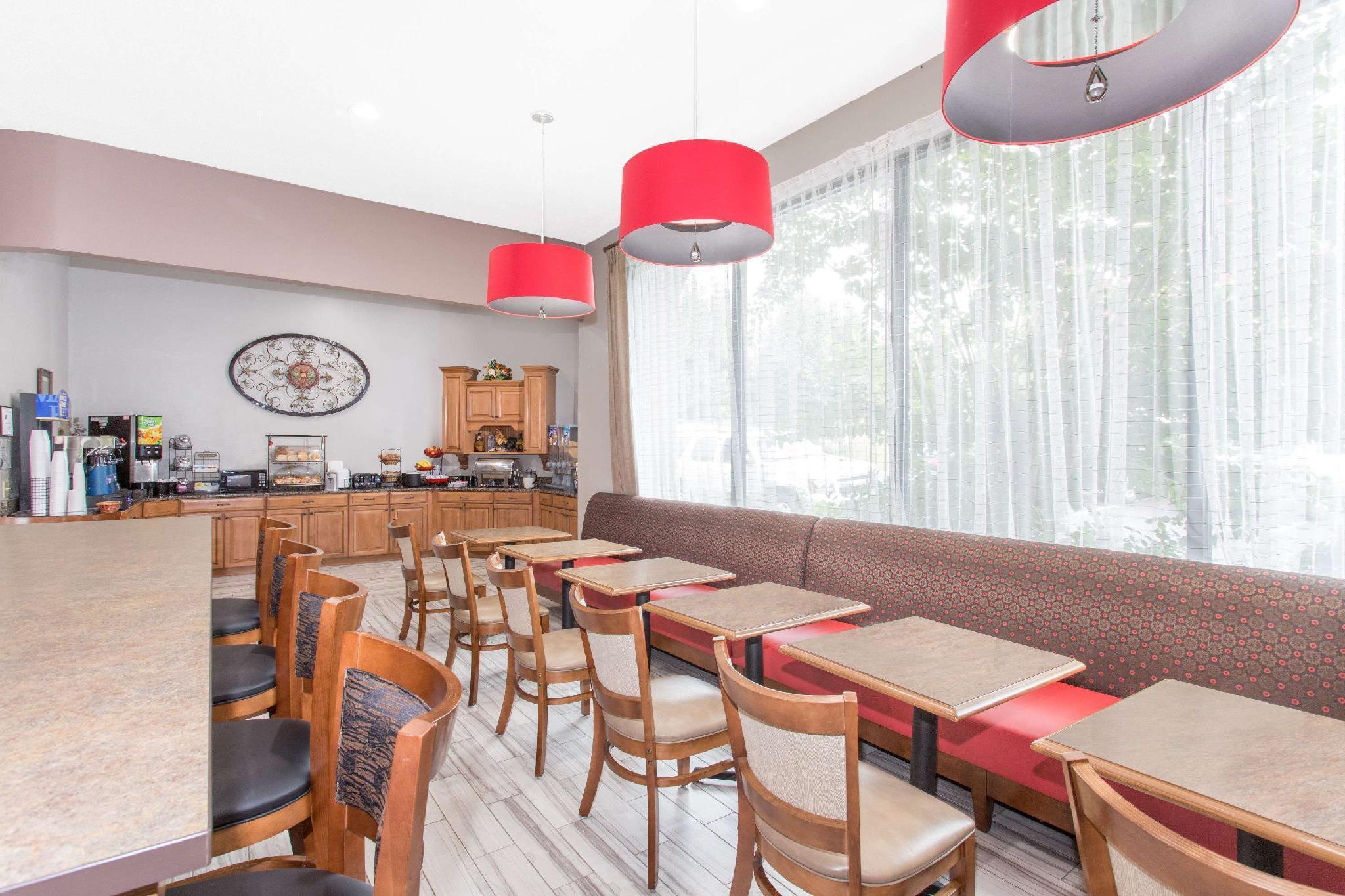 Ramada By Wyndham Hendersonville Εξωτερικό φωτογραφία