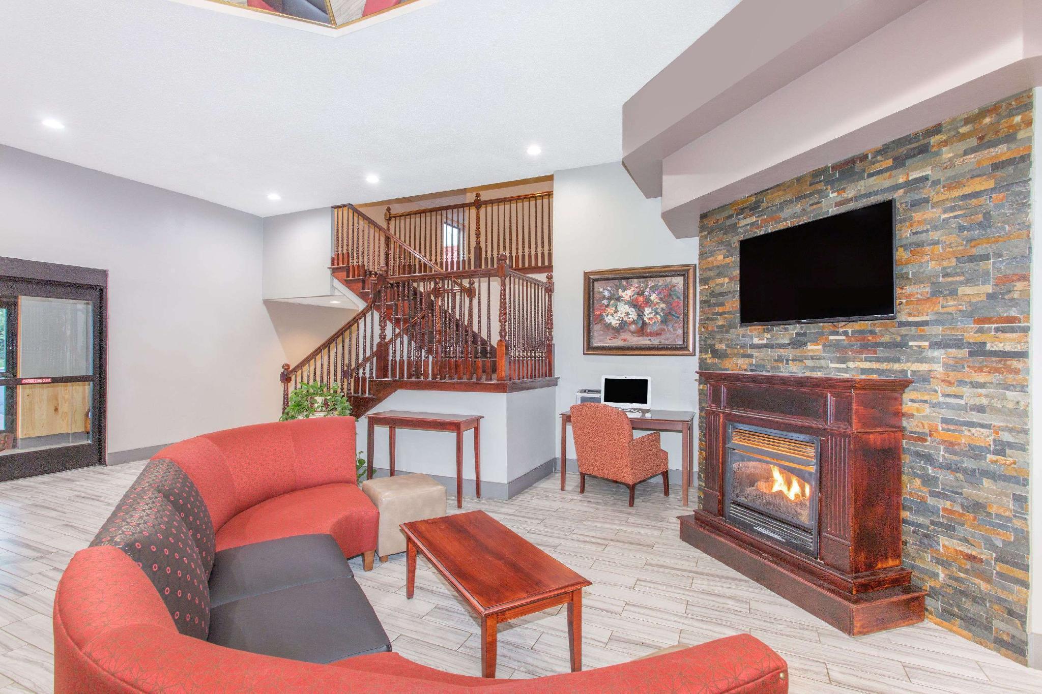 Ramada By Wyndham Hendersonville Εξωτερικό φωτογραφία