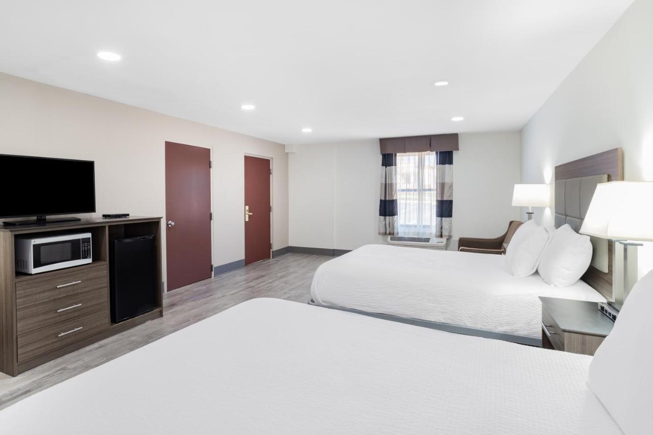 Ramada By Wyndham Hendersonville Εξωτερικό φωτογραφία