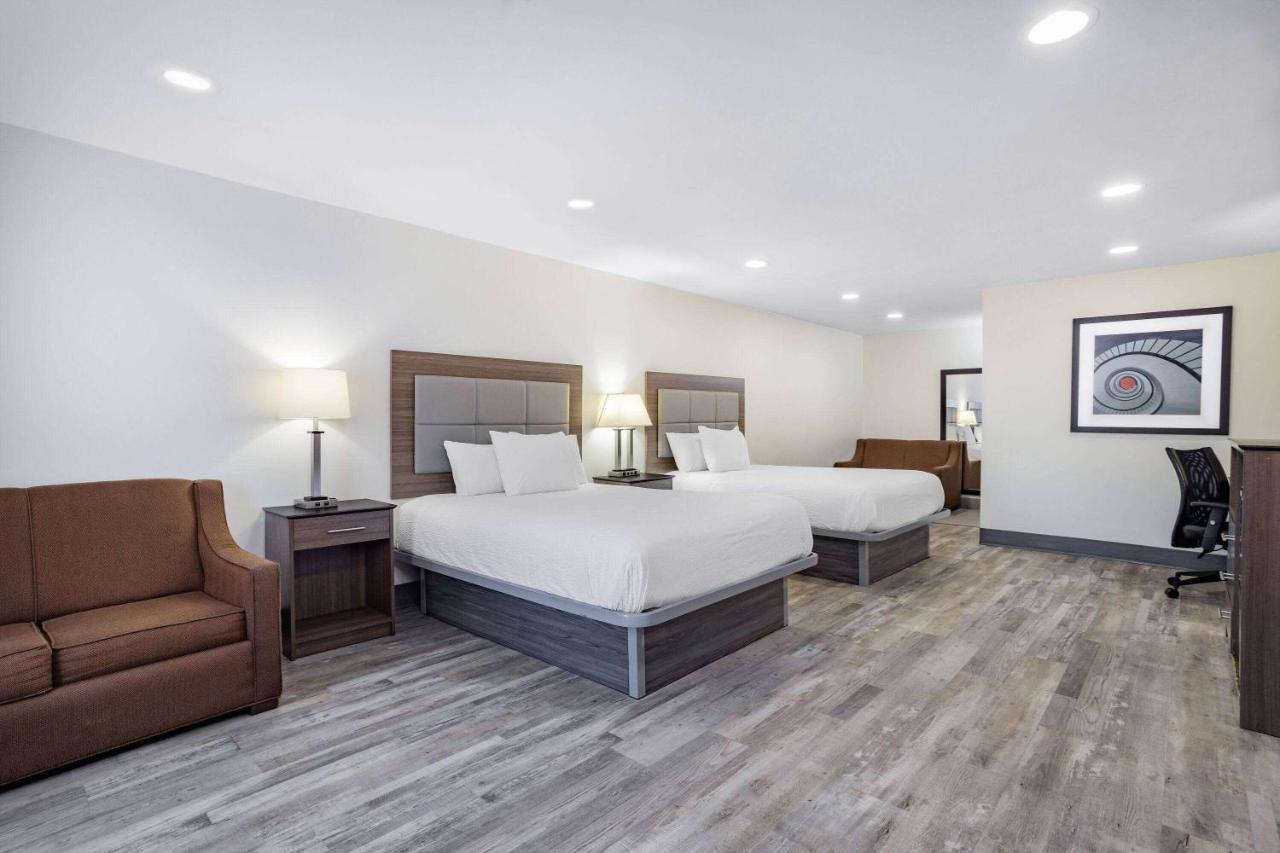Ramada By Wyndham Hendersonville Εξωτερικό φωτογραφία