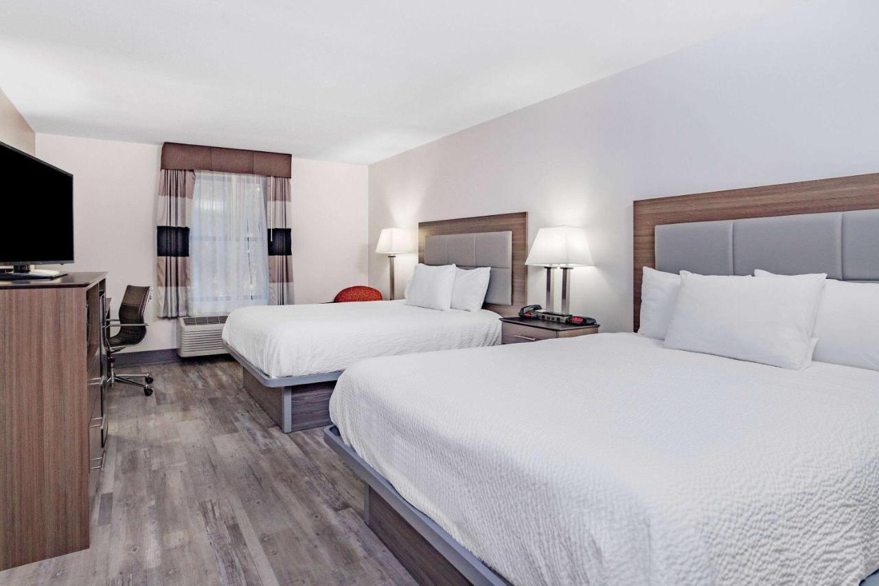 Ramada By Wyndham Hendersonville Εξωτερικό φωτογραφία