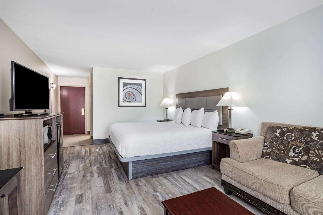 Ramada By Wyndham Hendersonville Εξωτερικό φωτογραφία