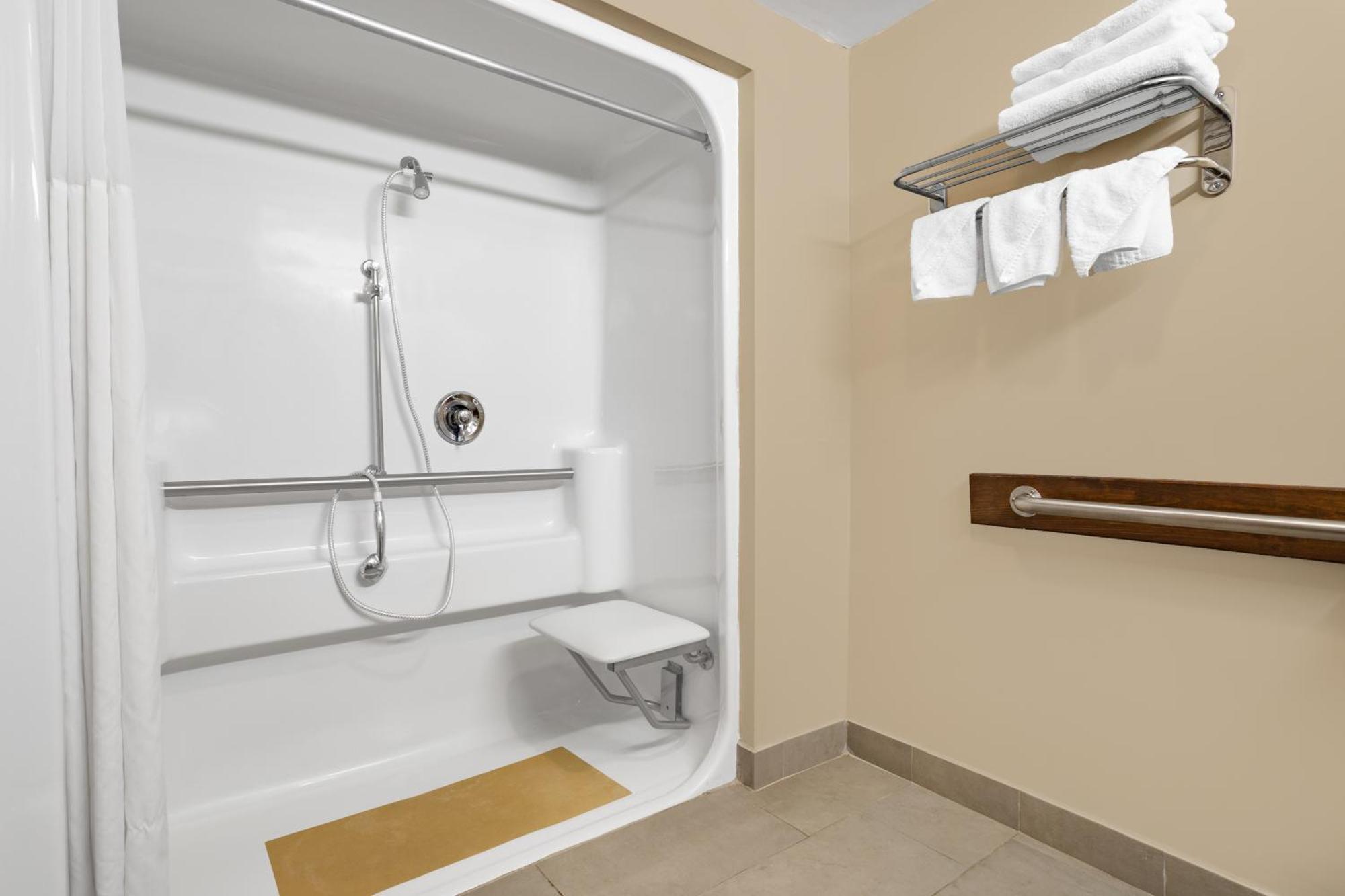 Ramada By Wyndham Hendersonville Εξωτερικό φωτογραφία