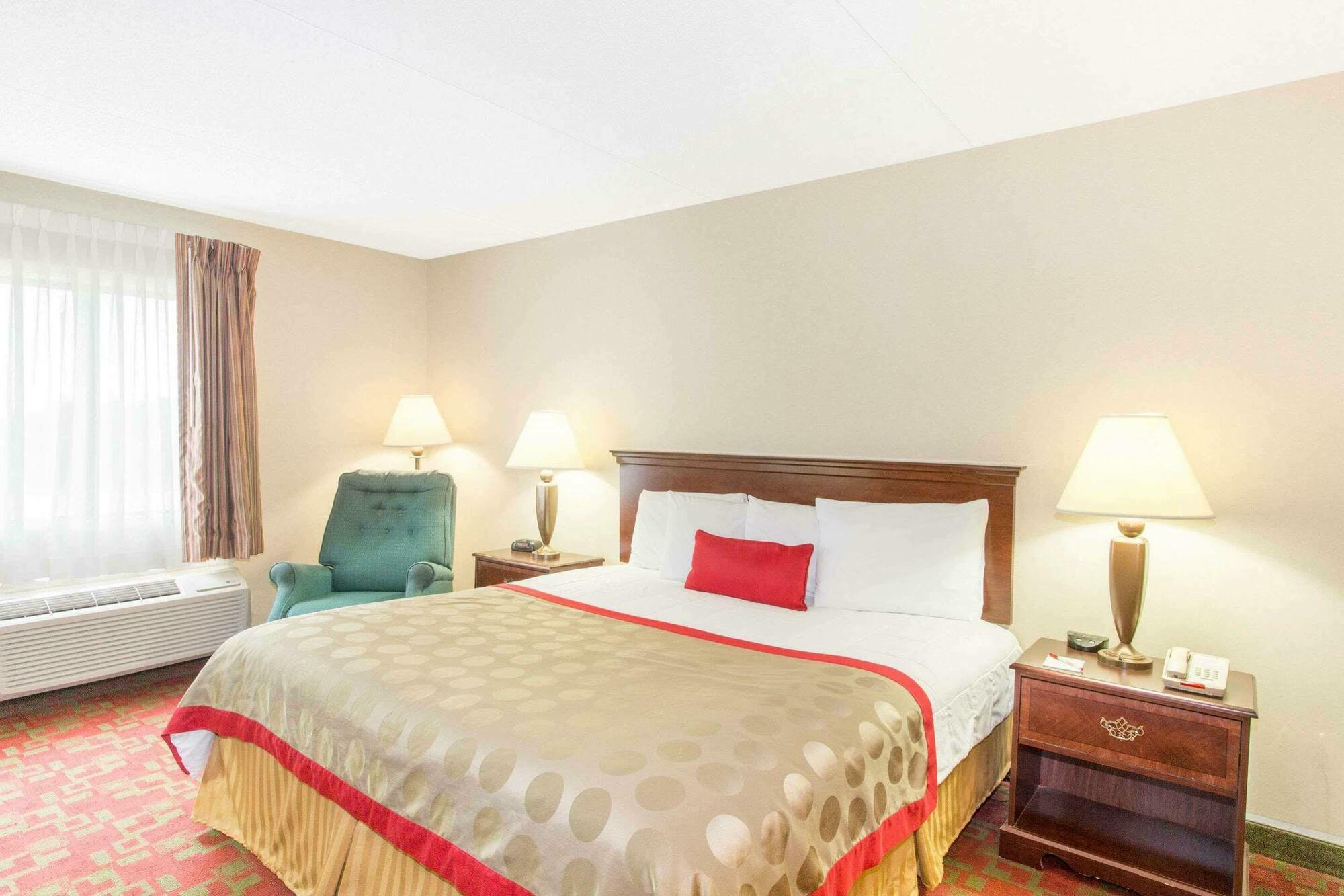 Ramada By Wyndham Hendersonville Εξωτερικό φωτογραφία
