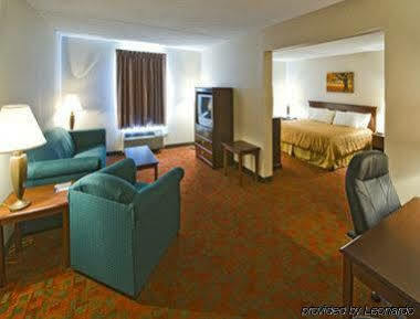 Ramada By Wyndham Hendersonville Εξωτερικό φωτογραφία
