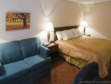 Ramada By Wyndham Hendersonville Εξωτερικό φωτογραφία